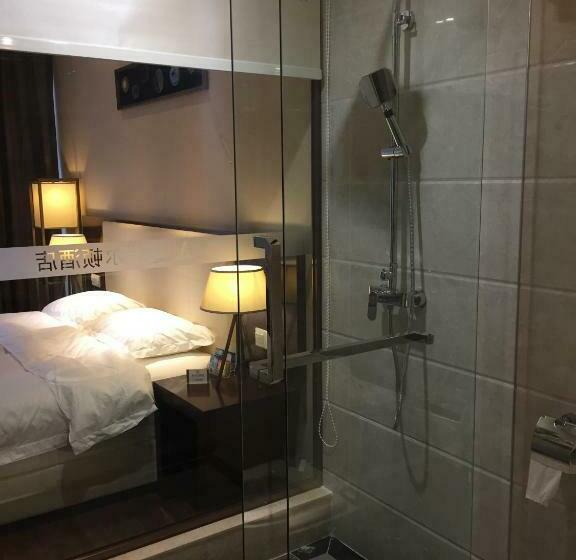 Quarto Estandar, Milton