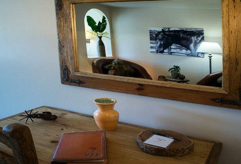 غرفه قياسيه سريرين مزدوجين, Parker At Quarter Circle 7