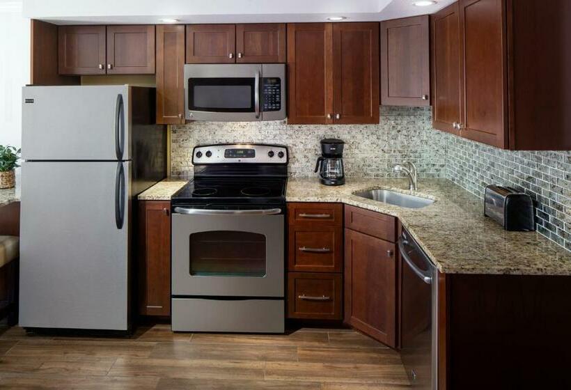 جناح ديلوكس غرفتين نوم, Golden Gables Inn