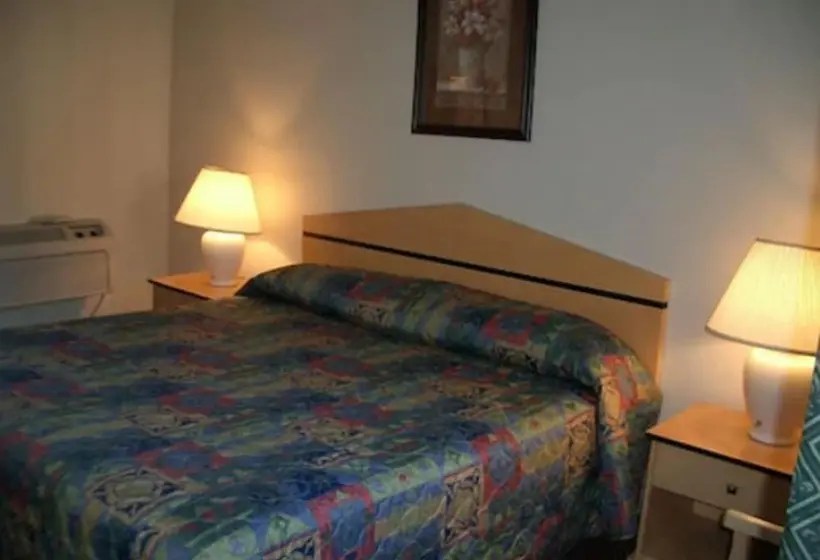 ２ダブルベッドのスタンダードルーム, Hometown Inn North Hills