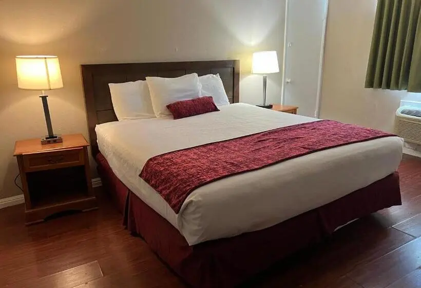 キングサイズベッドのスタンダードルーム, Hometown Inn North Hills