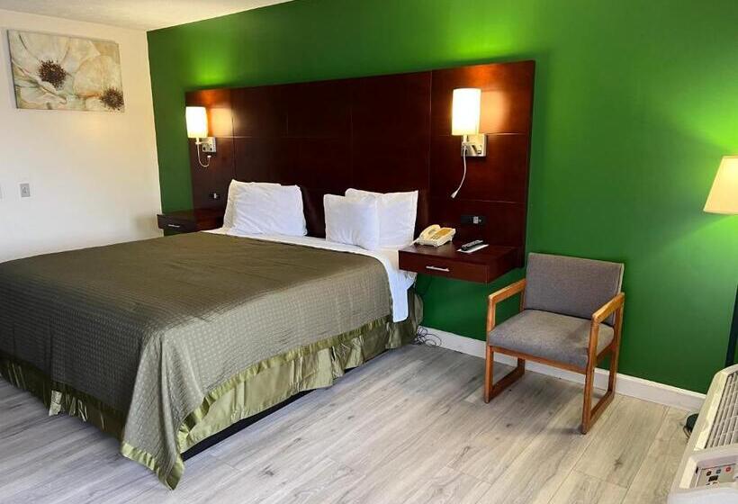 스탠다드 룸 킹사이즈 침대, Surry Inn   Dobson