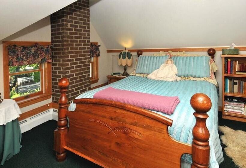 Family Suite, Victorian Loft Bed And Breakfast