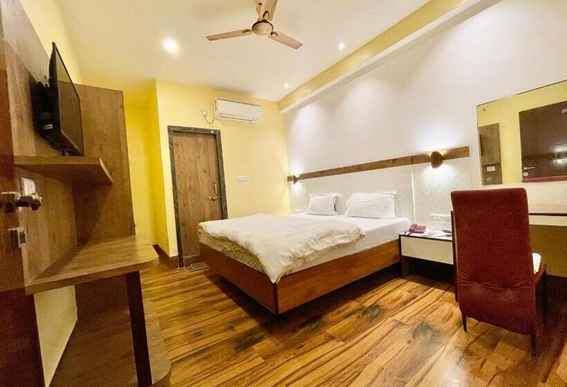 豪华房间, P Palace ! Varanasi Fully Air Conditioned Hotel Lift And Parking Availability, Near Kashi Vishwanath