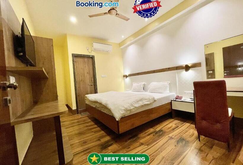 经济房, P Palace ! Varanasi Fully Air Conditioned Hotel Lift And Parking Availability, Near Kashi Vishwanath