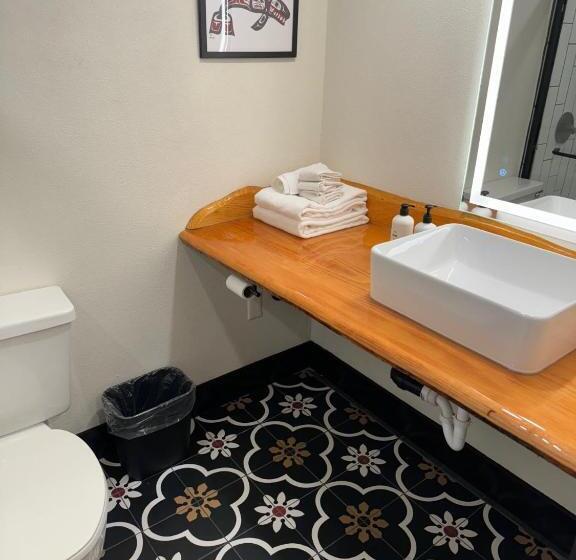 اتاق استاندارد با تخت بزرگ, Waterfront On Glacier