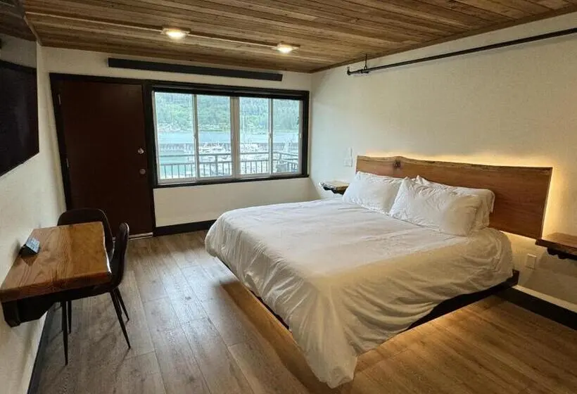 Standard-huone King-vuode, Waterfront On Glacier