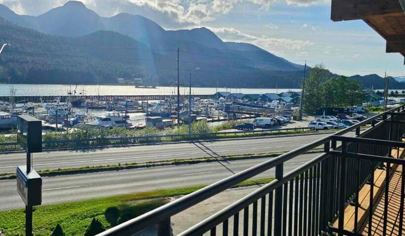 اتاق استاندارد با بالکن و چشم‌انداز دریا, Waterfront On Glacier