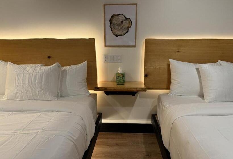 اتاق استاندارد با بالکن و چشمانداز دریا, Waterfront On Glacier