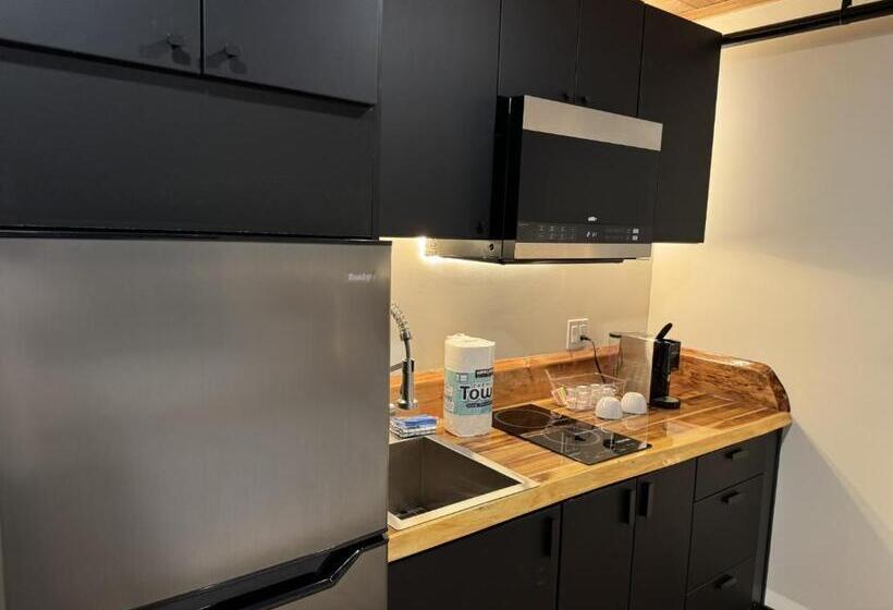 اتاق استاندارد با 2 تخت دوبل, Waterfront On Glacier