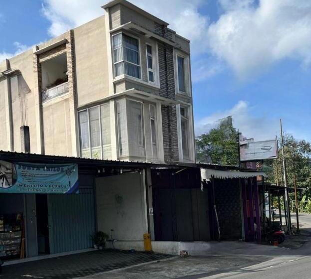 Camera Standard, Java Hostel 2 Tumpak Sewu