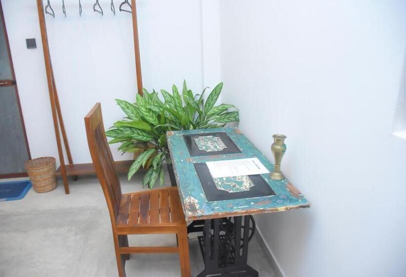 オーシャンビュースタンダードルーム, Oshans Home   Guest House   Polhena