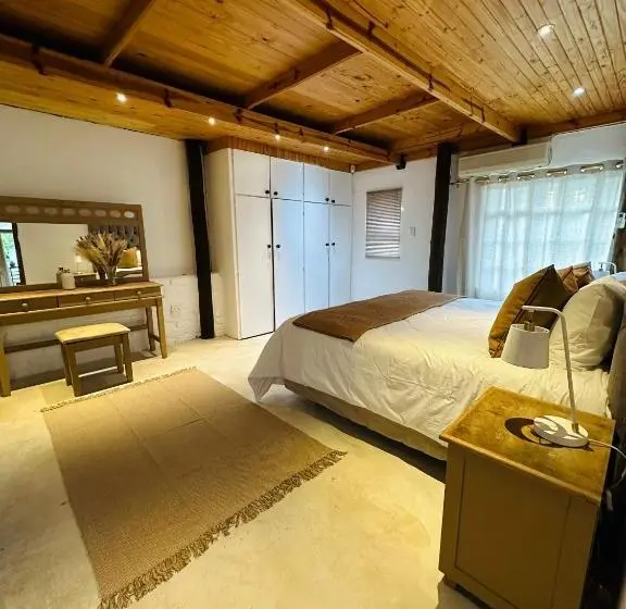 Deluxe Zimmer, Bed In Bethlehem