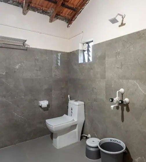 اتاق استاندارد چهارنفره با بالکن, Sunset Cafe Beach Stay