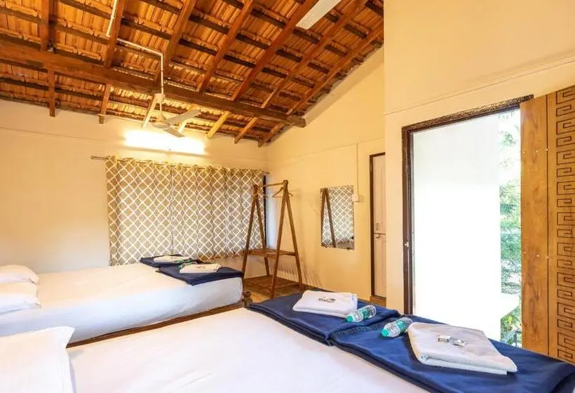 اتاق استاندارد چهارنفره با بالکن, Sunset Cafe Beach Stay