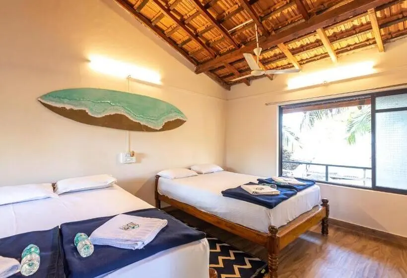 اتاق استاندارد چهارنفره با بالکن, Sunset Cafe Beach Stay