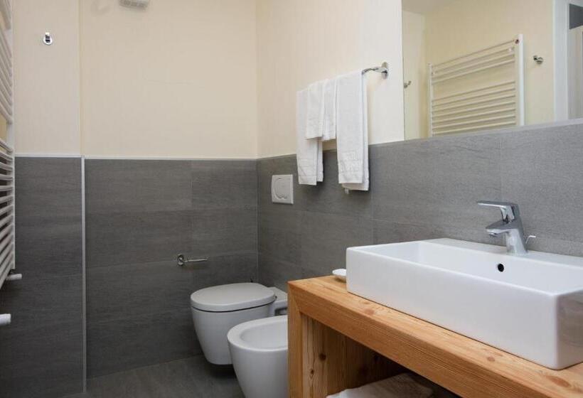 سوییت جونیور با بالکن, Cardo