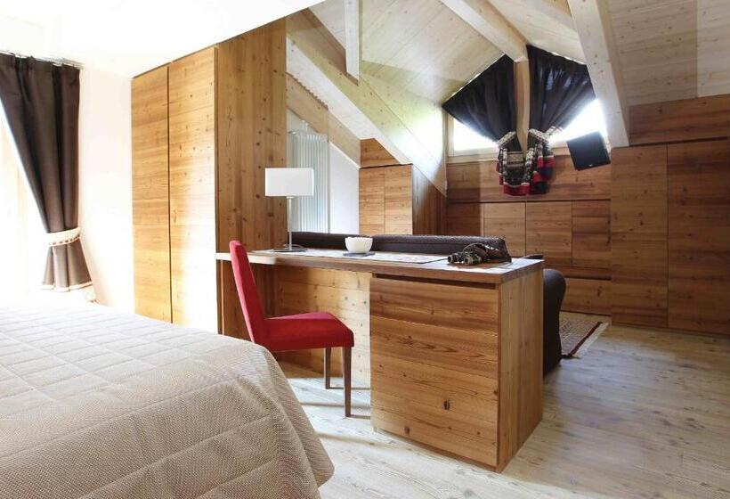 سوییت جونیور با بالکن, Cardo