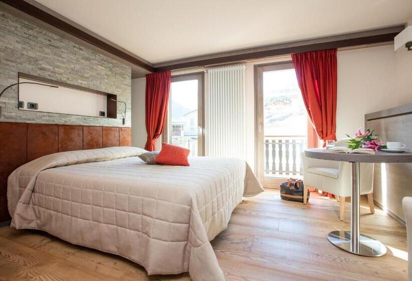 اتاق لوکس با بالکن, Cardo