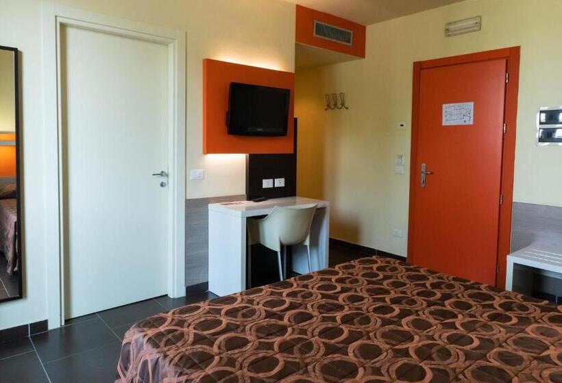 חדר סטנדרט לשלושה, Fiera Rho