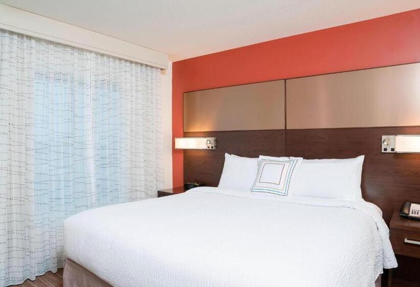 מיטת קינג בסוויטה, Residence Inn By Marriott Green Bay Downtown