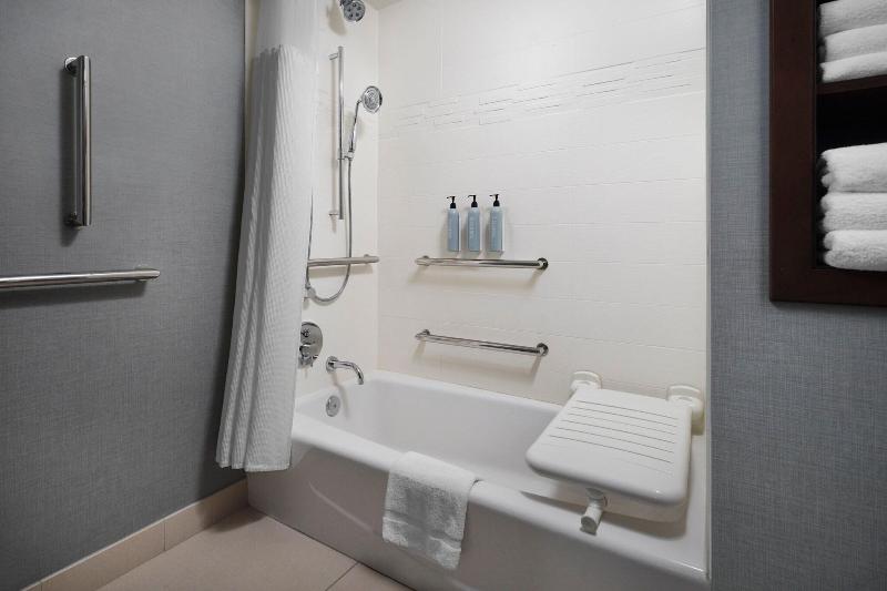 Люкс Кровать Кинг, Residence Inn By Marriott Green Bay Downtown