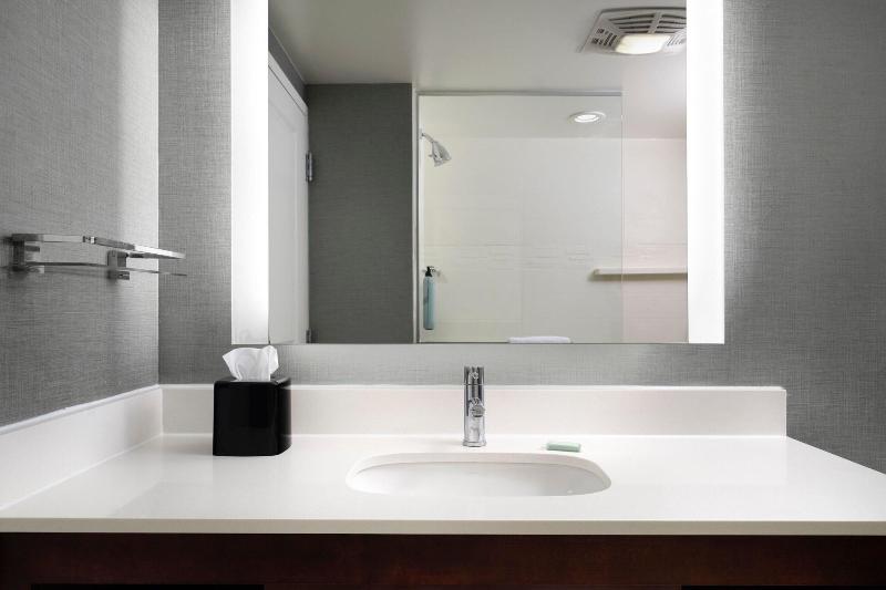 Люкс Кровать Кинг, Residence Inn By Marriott Green Bay Downtown