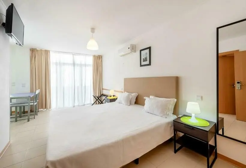 スタンダードスタジオ, Apartamentos Mirante Da Rocha
