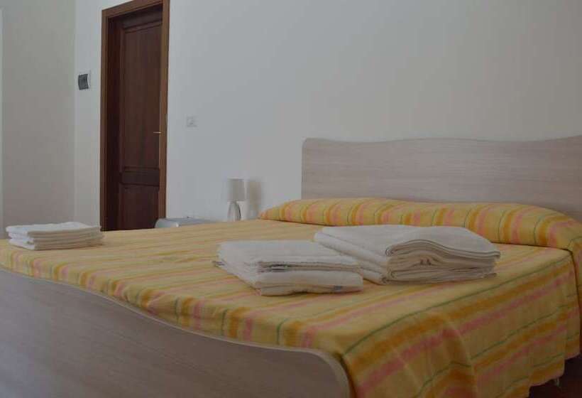 غرفة قياسية ثلاثية, B&b Scalea Rooms