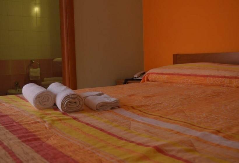 غرفة قياسية ثلاثية, B&b Scalea Rooms