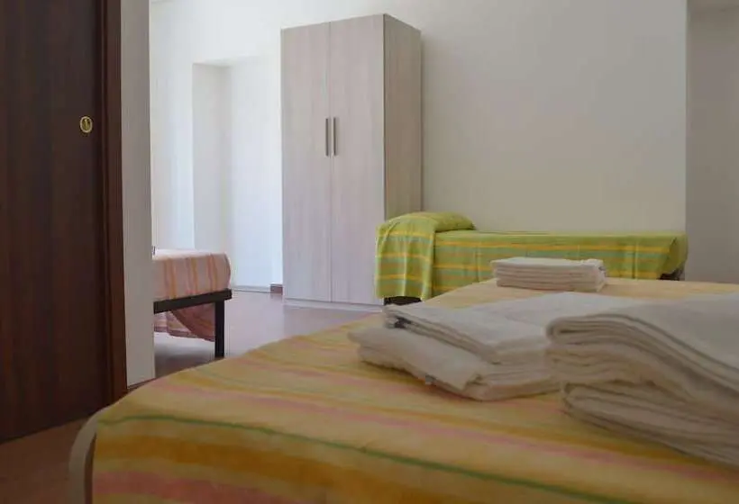Standard Neljän Hengen Huone, B&b Scalea Rooms