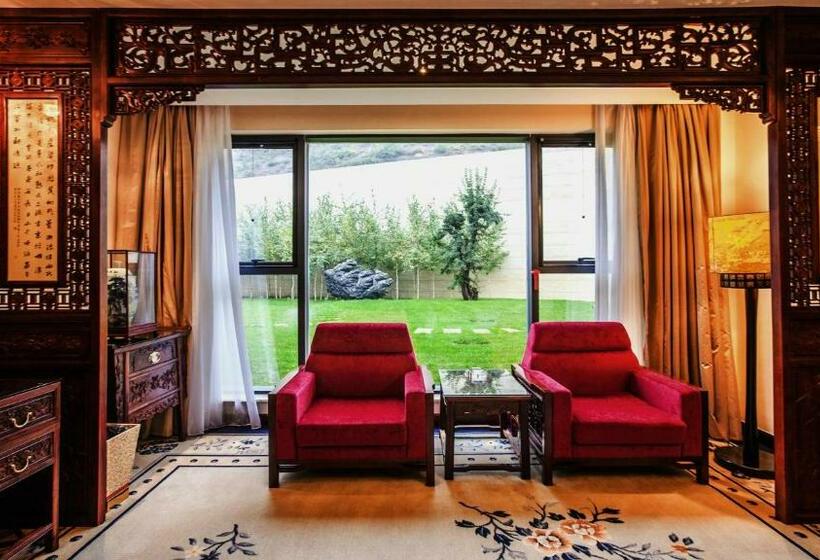 Номер Стандарт, Imperial Palace