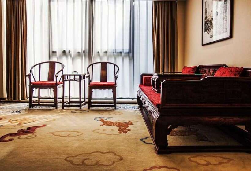 Президентский Люкс, Imperial Palace