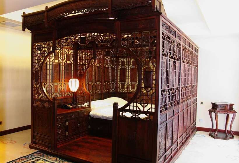 Президентский Люкс, Imperial Palace