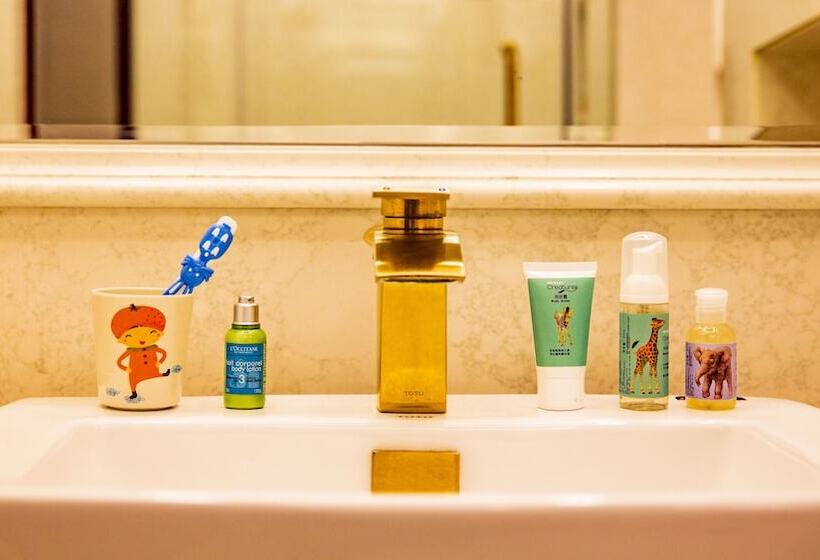 Номер Стандарт, Imperial Palace