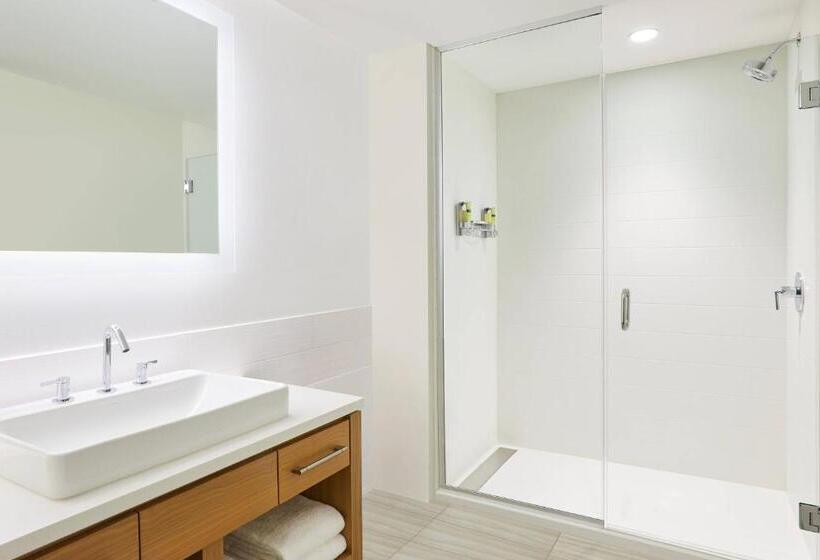 استودیوی استاندارد با تخت دو نفره بزرگ, Element Austin Downtown