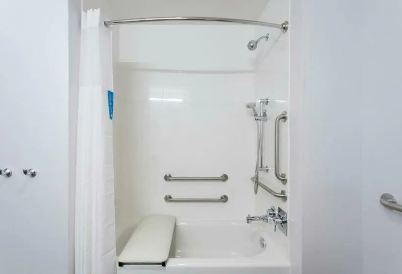 身障者適用キングサイズベッドルーム, Hampton Inn Fort Lauderdale Pompano Beach