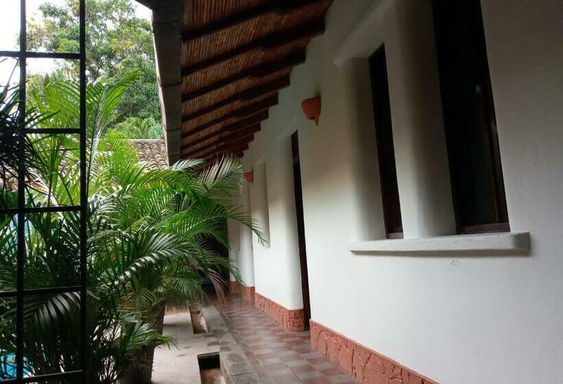 اتاق استاندارد با چشمانداز استخر, Casa Silas Granada Nicaragua