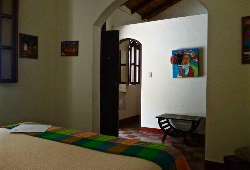 اتاق استاندارد با چشمانداز استخر, Casa Silas Granada Nicaragua