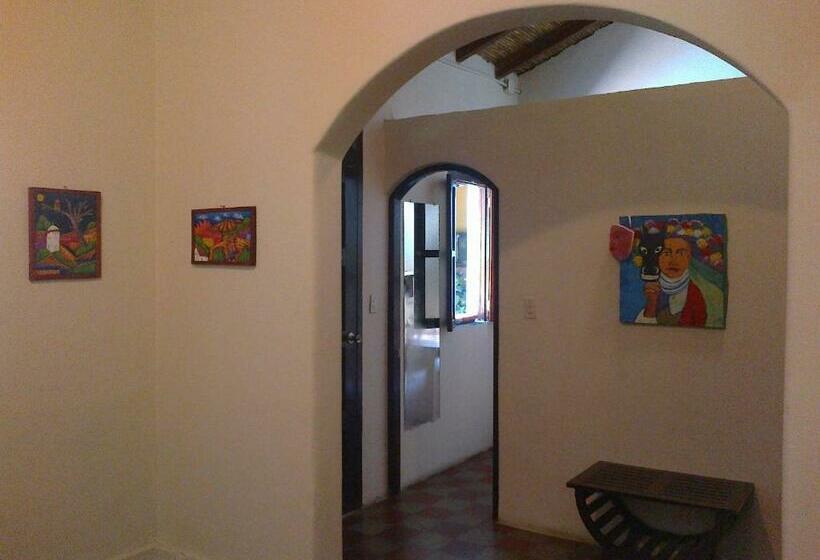 اتاق استاندارد با چشمانداز استخر, Casa Silas Granada Nicaragua