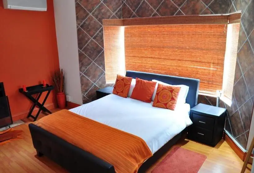 اتاق لوکس با بالکن, Me Casa Guest House