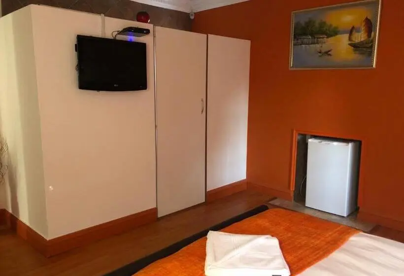 اتاق لوکس با بالکن, Me Casa Guest House