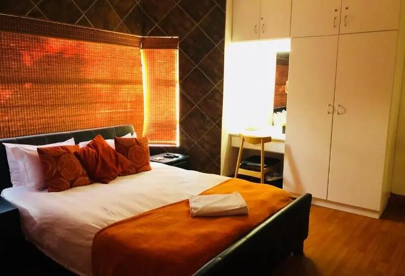 اتاق لوکس با بالکن, Me Casa Guest House