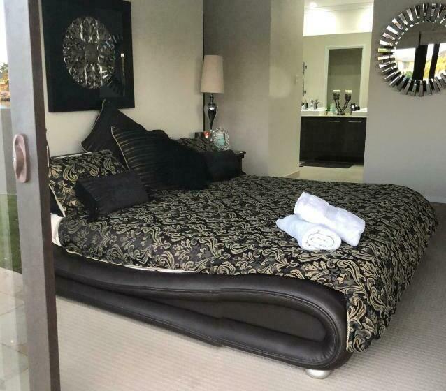 מיטת קינג בסוויטה, Bella Vista Bed And Breakfast Of Raby Bay