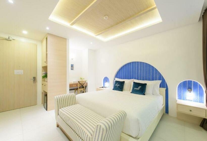 اتاق لوکس با وان آب گرم, Costa Village Bangsaray