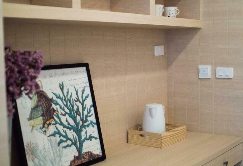 اتاق لوکس با وان آب گرم, Costa Village Bangsaray