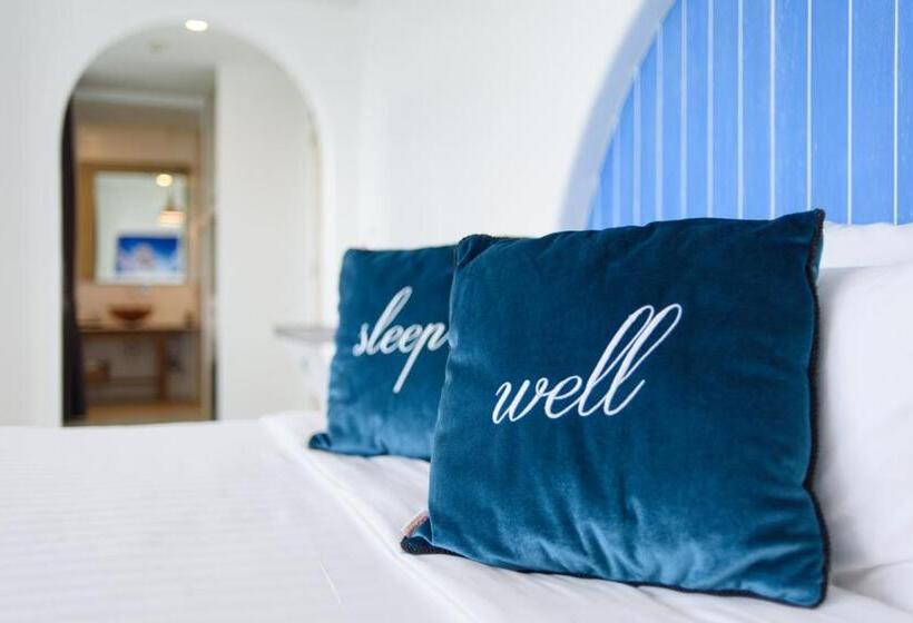 اتاق لوکس با چشمانداز دریا, Costa Village Bangsaray