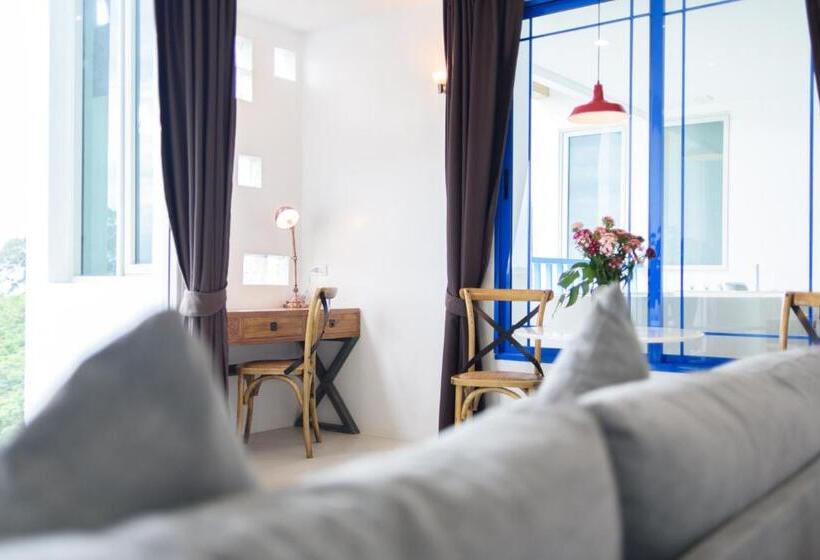 اتاق لوکس با چشمانداز دریا, Costa Village Bangsaray