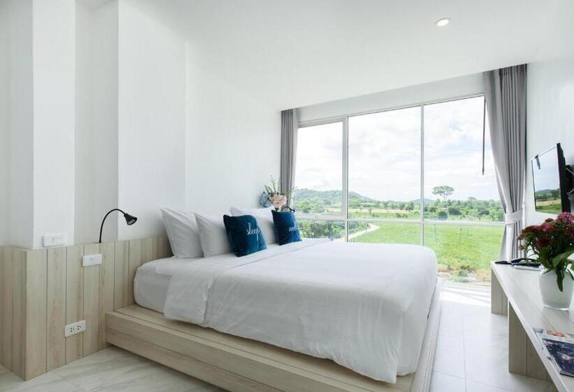 اتاق سوپریور با چشمانداز باغ, Costa Village Bangsaray