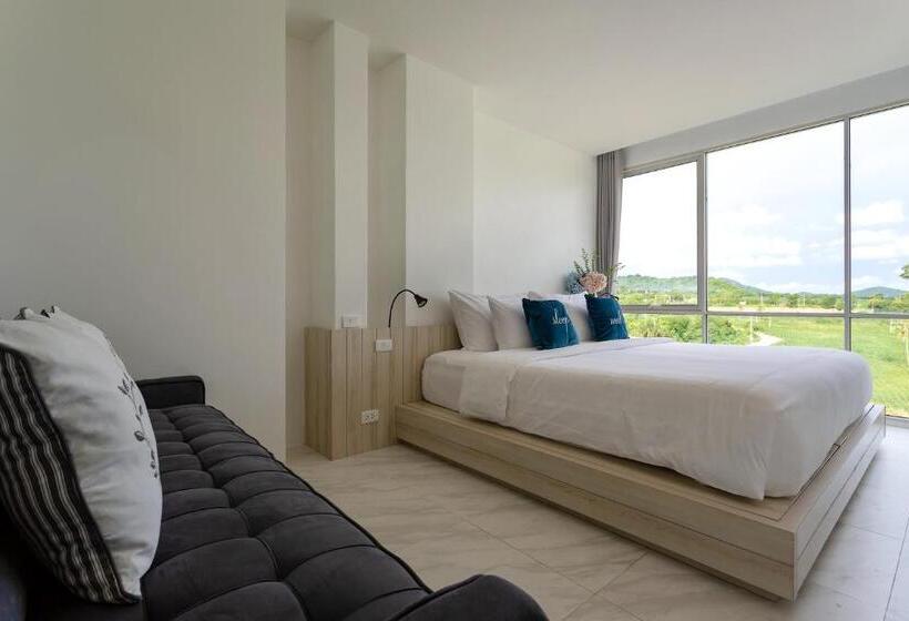 اتاق سوپریور با چشمانداز باغ, Costa Village Bangsaray